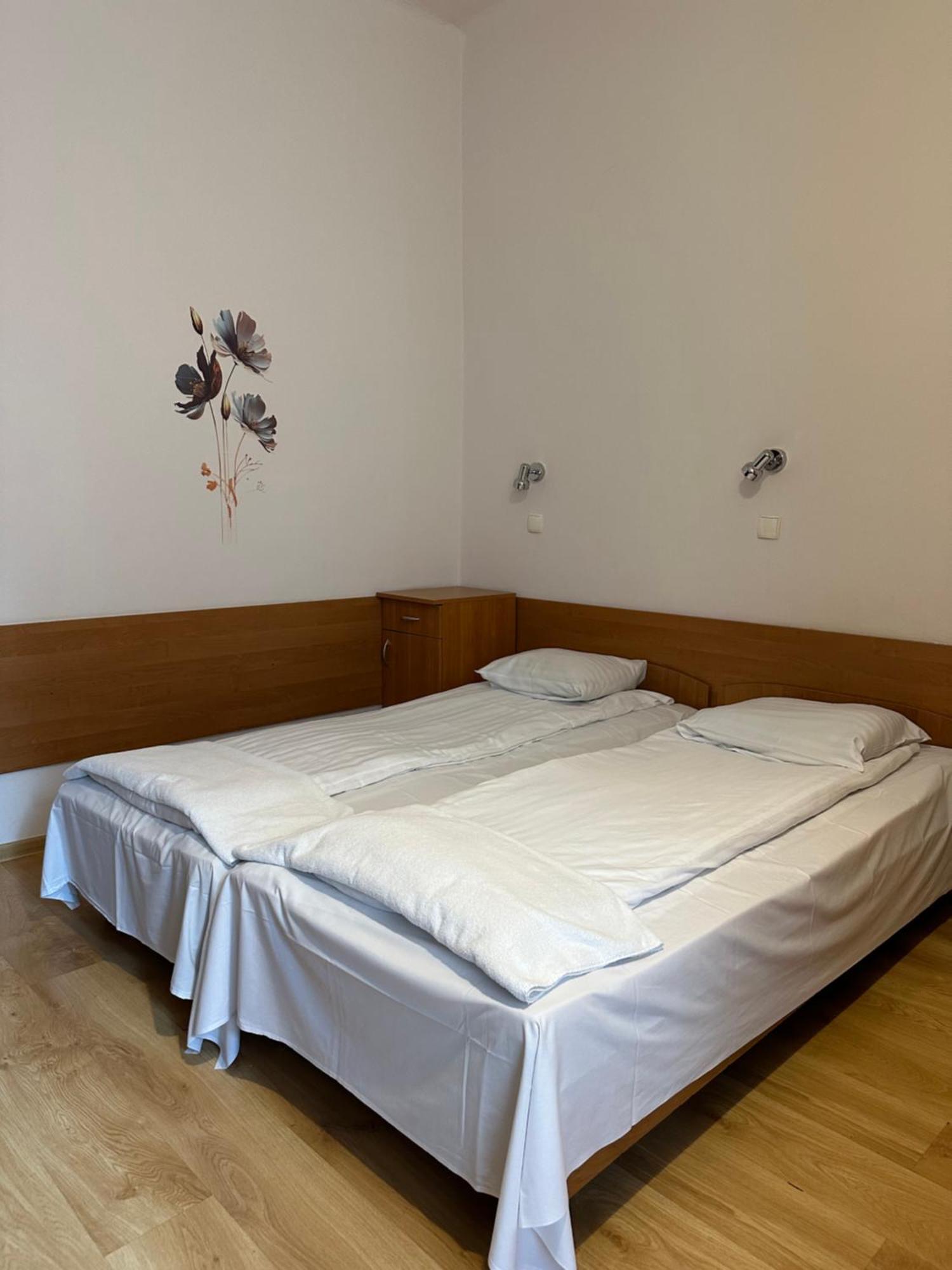 Hotel Haga Częstochowa Kültér fotó