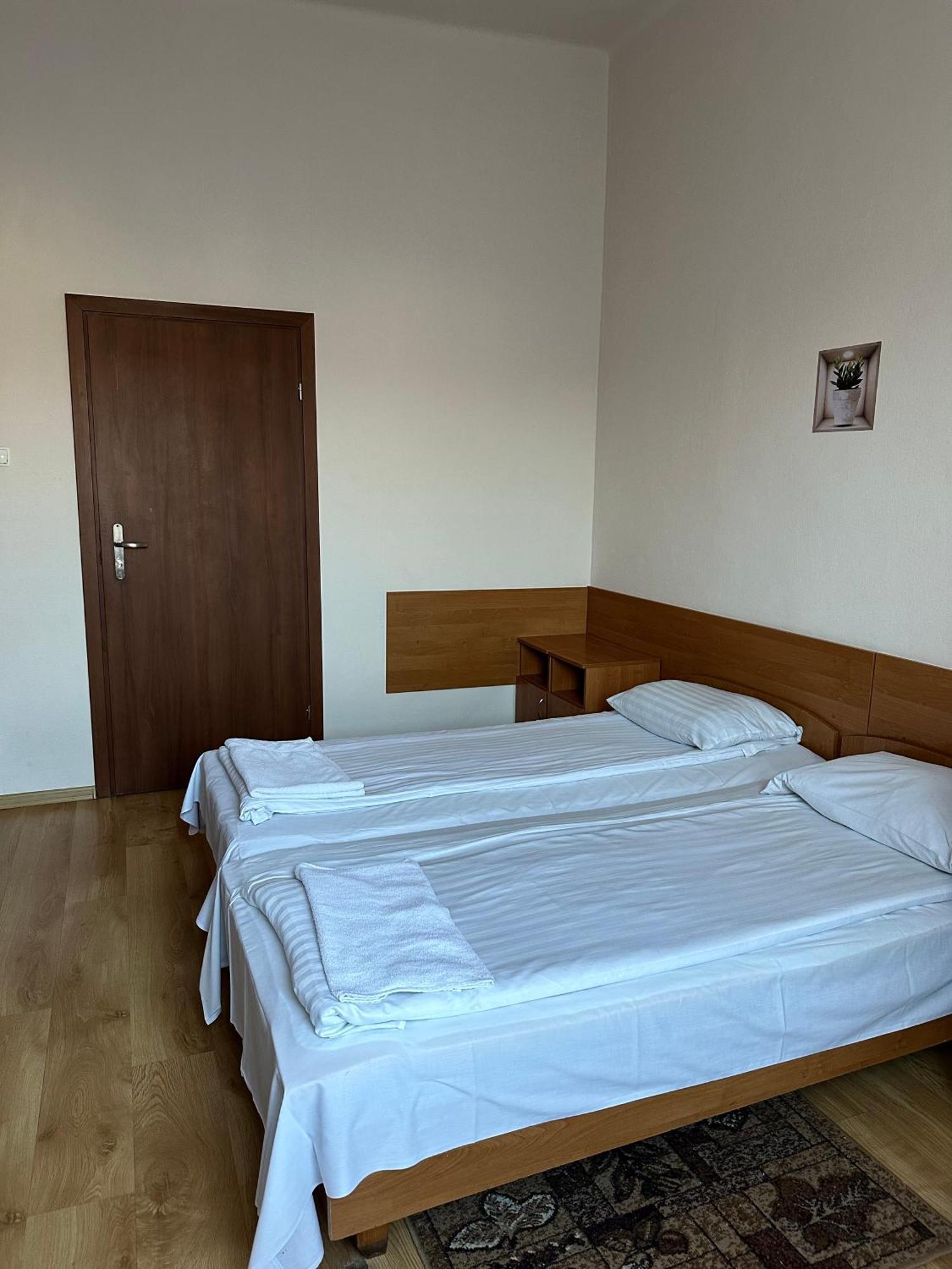 Hotel Haga Częstochowa Kültér fotó