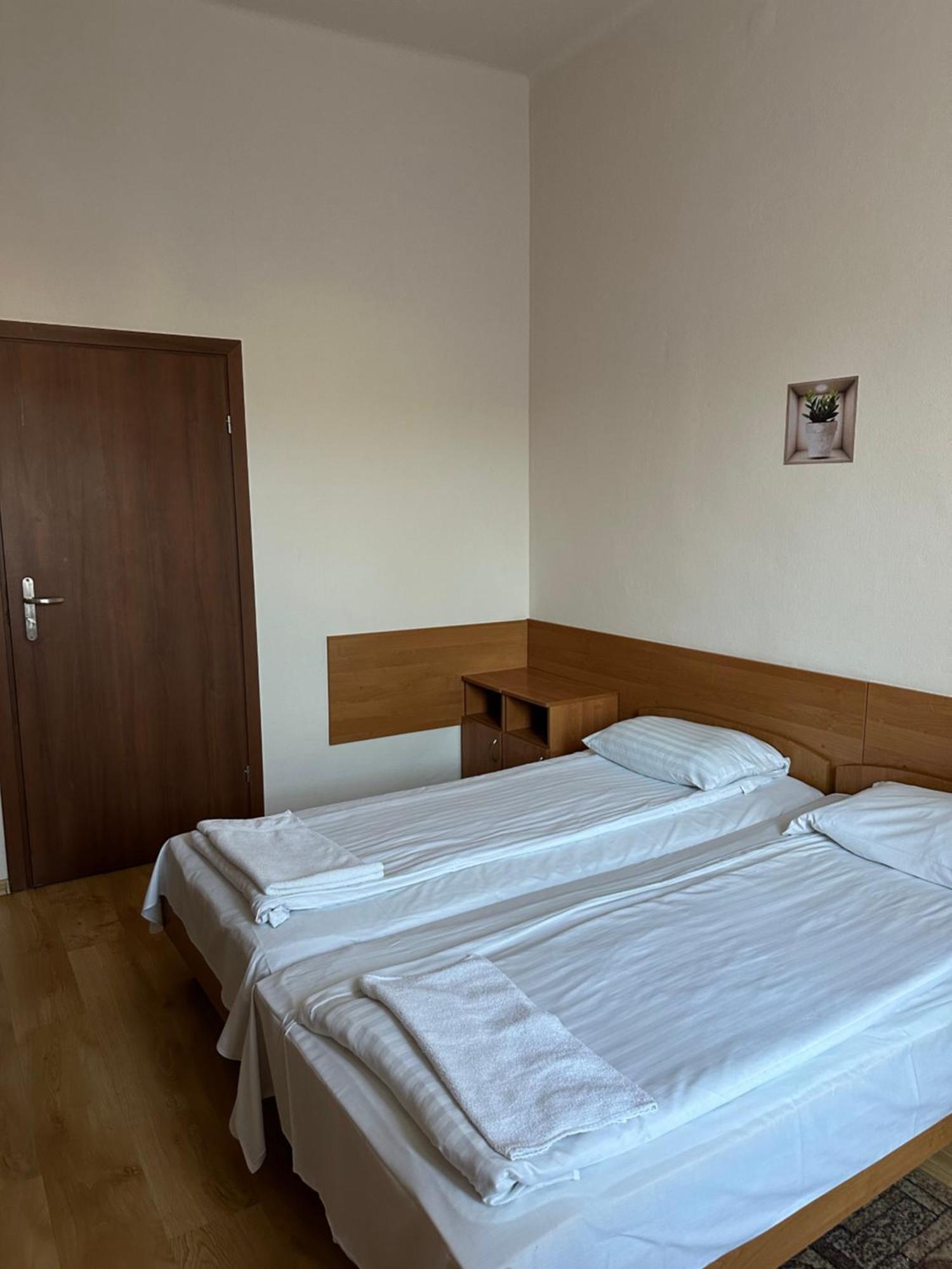 Hotel Haga Częstochowa Kültér fotó