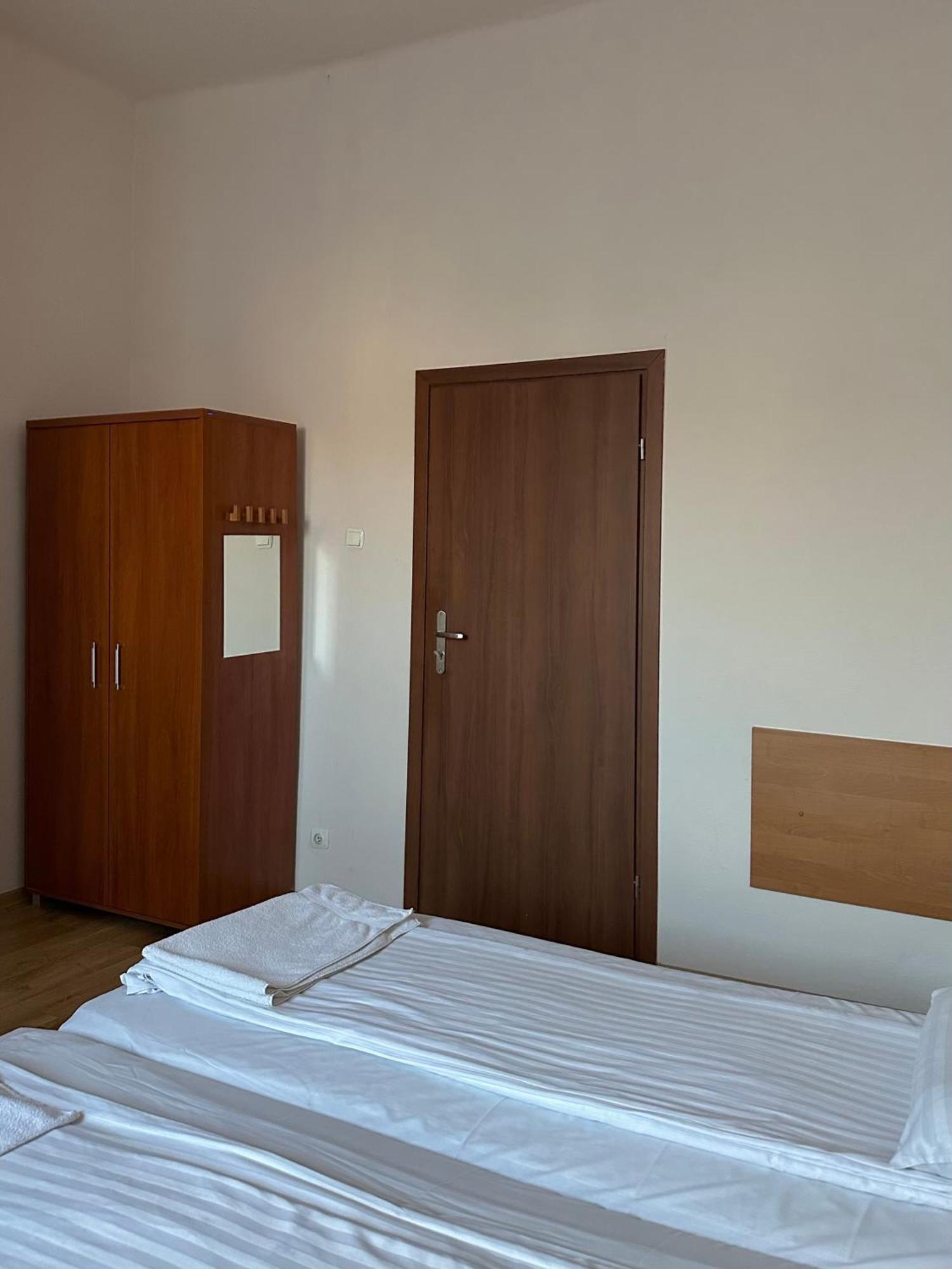Hotel Haga Częstochowa Kültér fotó